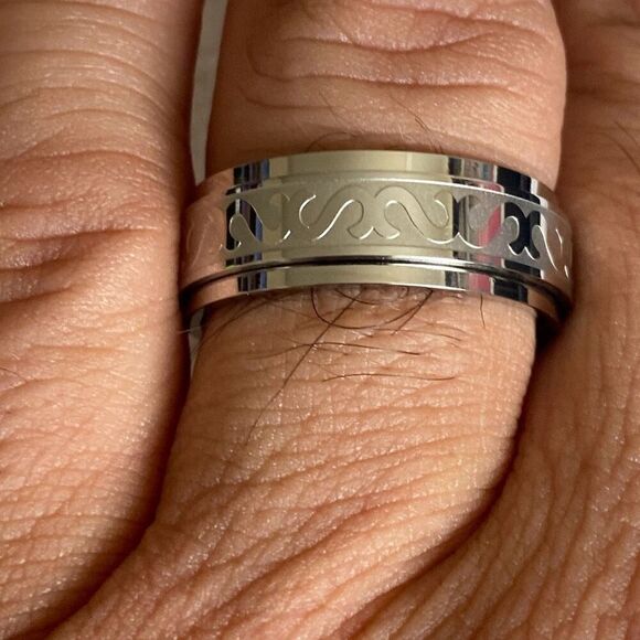 Men’s Embossed Stainless Steel Ring size 11 - Picture 1 of 5